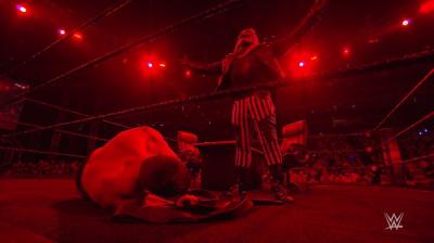 'The Fiend' Bray Wyatt y Daniel Bryan firman el contrato de su combate en Royal Rumble durante Friday Night SmackDown