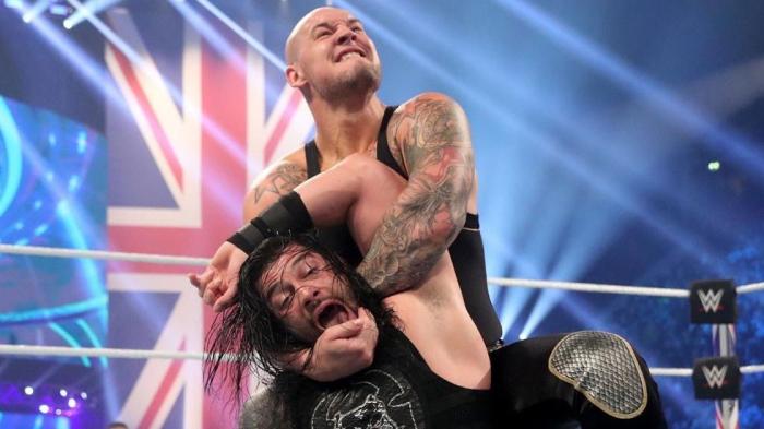 Roman Reigns y King Corbin se enfrentarán en un combate en el que el perdedor comerá alimento para perros