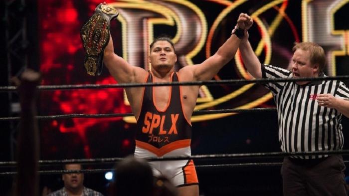 Jeff Cobb modifica su contrato con ROH