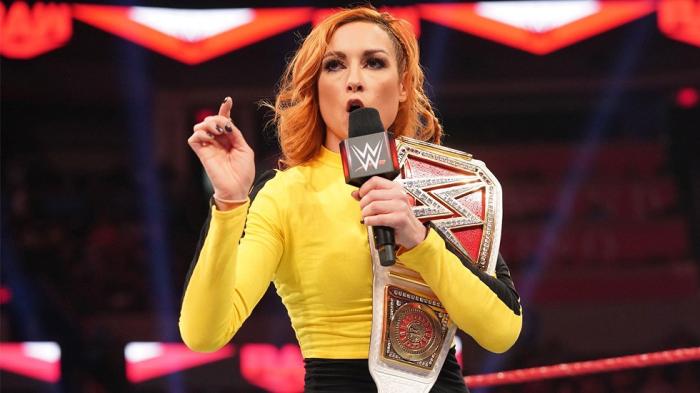 Becky Lynch, molesta sobre las críticas a los eventos estelares de mujeres