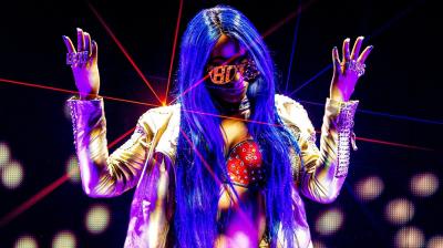 Sasha Banks da las gracias a Vince McMahon por convertirla en rica