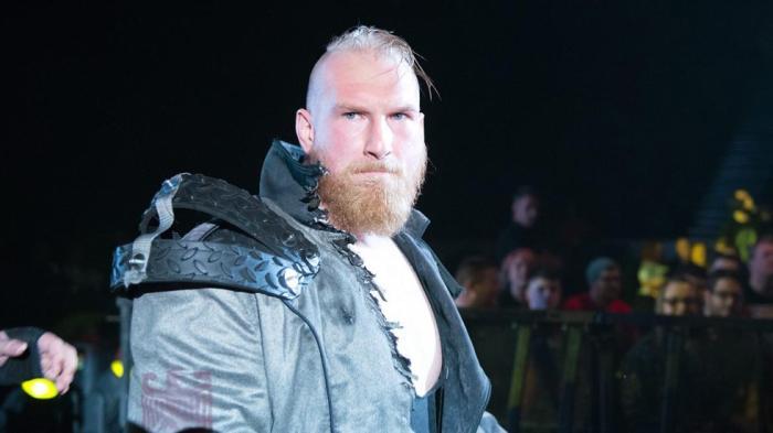 Alexander Wolfe sufre una lesión en el evento principal de Worlds Collide