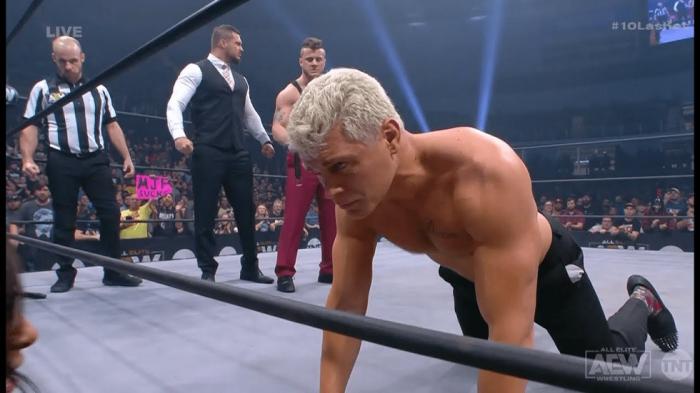 Cody es víctima de una humillación en vivo durante AEW Dynamite