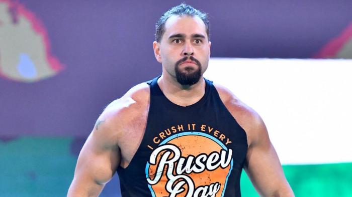 WWE noticias: Rusev, sin planes - Se descarta el plan para quitar el género a los títulos