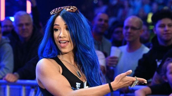 Sasha Banks confirma que sufre una lesión de tobillo