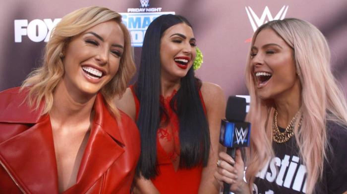 WWE noticias: La empresa quiere relanzar a The Iiconics - Notas de SmackDown