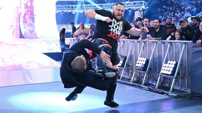 Samoa Joe regresa a la acción en un evento en vivo de WWE