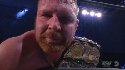 Jon Moxley retiene el Campeonato Mundial de AEW ante Jake Hager