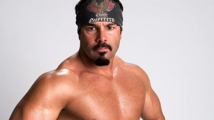 Chavo Guerrero: 'Vince McMahon estuvo a punto de cancelar SmackDown tras la muerte de Eddie Guerrero'