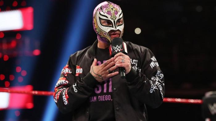 Rey Mysterio y Dana Brooke, en cuarentena por el coronavirus