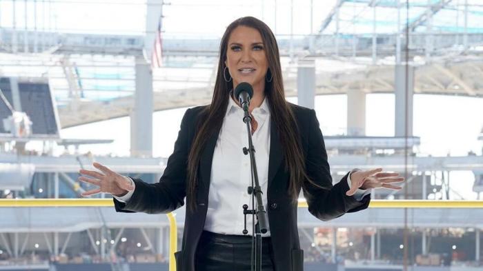 Stephanie McMahon: 'Cada superestrella es libre de elegir si quiere luchar o no'