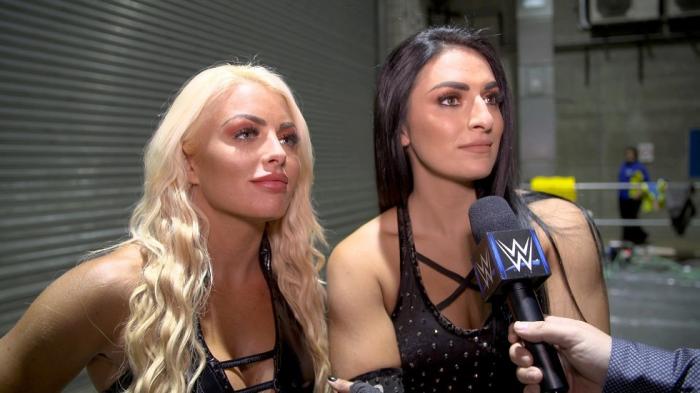 Sonya Deville interrumpe una entrevista para intentar reconciliarse con Mandy Rose