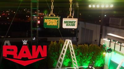 WWE Raw: Tour de las oficinas para Money in The Bank - Sonya Deville vs. Mandy Rose en SmackDown