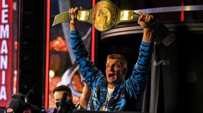 Rob Gronkowski se convierte en el campeón 24/7 de WWE más longevo de la historia del cinturón