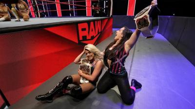 Alexa Bliss y Nikki Cross retienen los Campeonatos por Parejas de Mujeres de WWE en Monday Night RAW