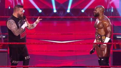 Apollo Crews retiene el Campeonato de Estados Unidos de WWE en Monday Night RAW