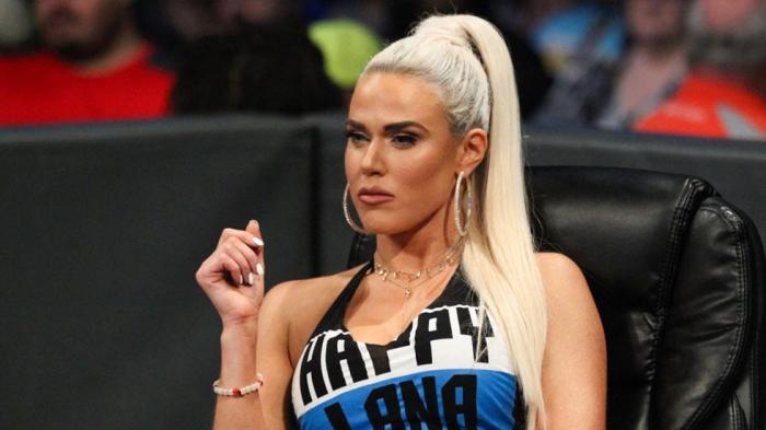 Lana, molesta por no aparecer en el póster de WWE Money in The Bank