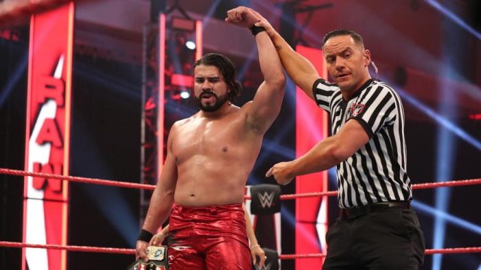 Andrade retiene el Campeonato de Estados Unidos de WWE en Monday Night RAW