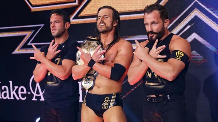 Adam Cole retiene el Campeonato de NXT en el show semanal