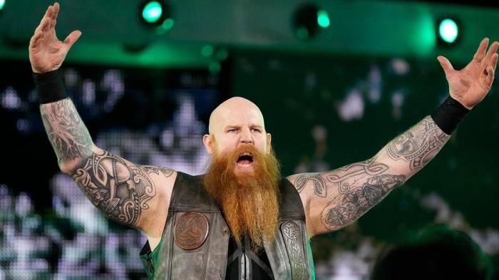 Erick Rowan asegura estar intentando mantenerse positivo respecto a su despido de WWE