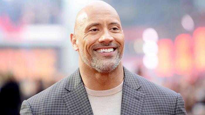 The Rock sorprende a una profesora super fan antes de jubilarse