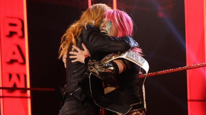 Asuka habría tenido conocimiento del embarazo de Becky Lynch en Monday Night RAW