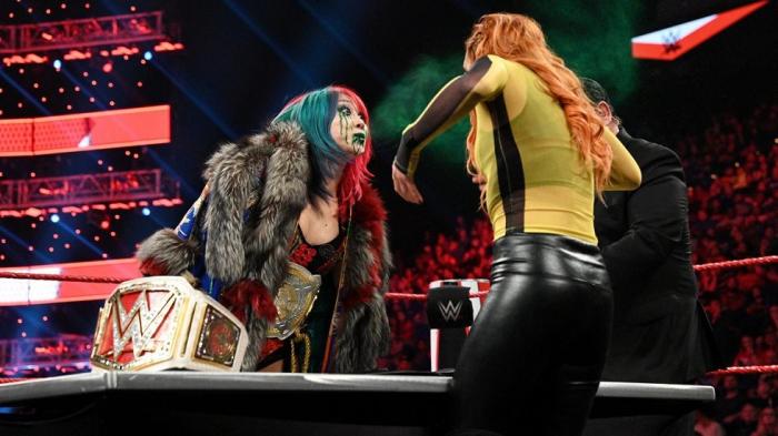 Shane Helms revela que el uso del Green Mist de Asuka fue idea suya