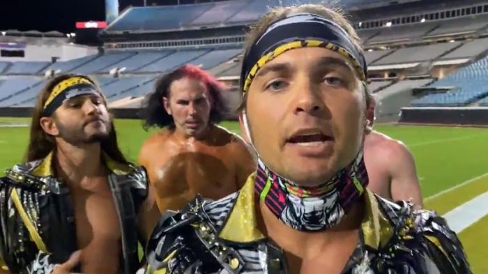 AEW Dynamite: The Young Bucks y Hangman Page regresan - Britt Baker sufre una lesión en la rodilla