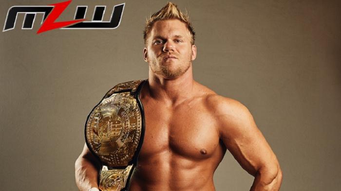 Alexander Hammerstone renueva su contrato con MLW