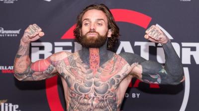 El peleador de MMA Aaron Chalmers revela que está negociando con WWE NXT