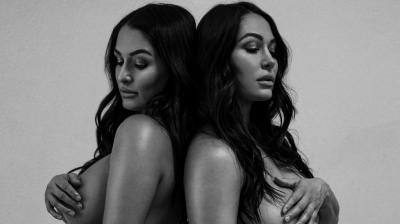 The Bella Twins muestran el estado actual de su embarazo con una increíble sesión fotográfica