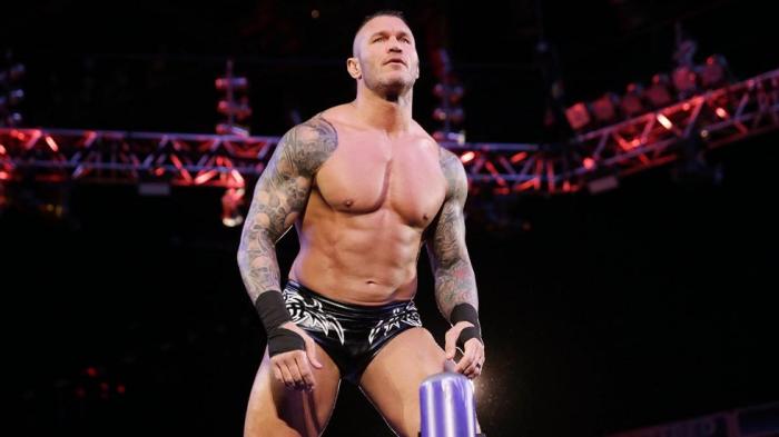 Randy Orton, al talento de NXT: 'Vais a terminar trabajando en un McDonalds porque os destrozasteis el cuello sobre el ring'