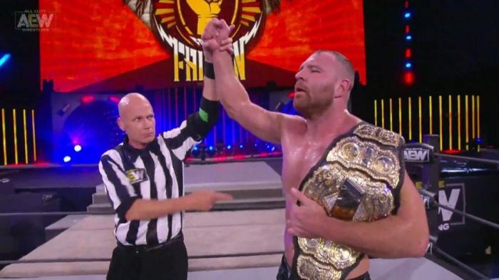 Jon Moxley retiene el Campeonato Mundial de AEW en Fight for the Fallen