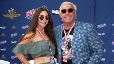 Wendy Barlow, esposa de Ric Flair, se recupera del COVID-19