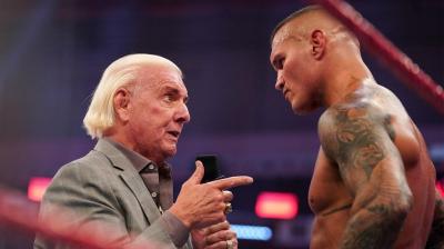 Randy Orton ataca a Ric Flair en Monday Night RAW