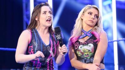 Nikki Cross se disculpa con Alexa Bliss por abandonarla en Friday Night SmackDown