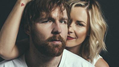 Jon Moxley revela la experiencia de Renee Young con el COVID-19