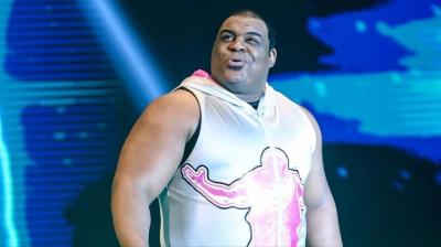 Keith Lee responde a las críticas de su nuevo tema musical