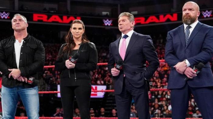 Vince McMahon, Triple H y otros ejecutivos de WWE venden acciones de la compañía