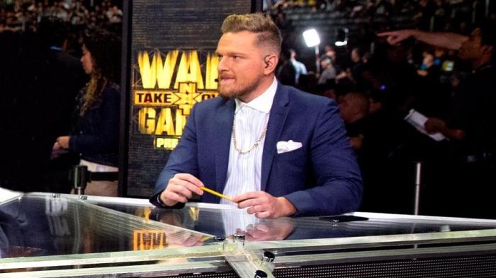 Pat McAfee: 'Tengo dos semanas para prepararme y darle una paliza a Adam Cole'