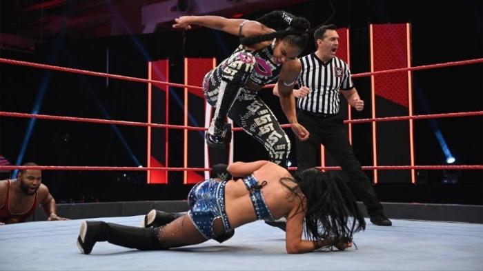 Bianca Belair y Zelina Vega protagonizan un altercado en Twitch