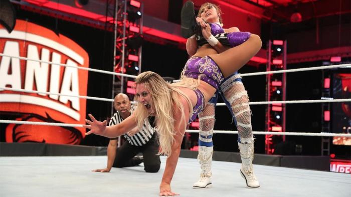 Rhea Ripley: 'Quiero volver a luchar contra Charlotte Flair'