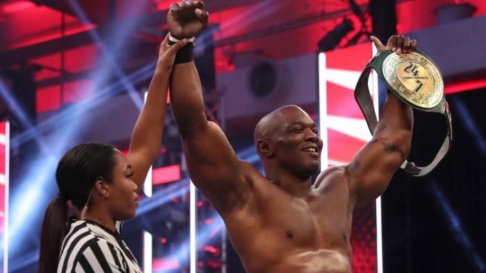 WWE Raw: Shelton Benjamin recupera el título 24/7 - Marina Shafir y Jessamyn Duke debutan en Raw Underground