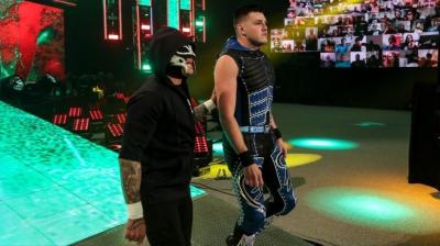 Dominik Mysterio no descarta luchar con máscara en WWE