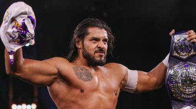 Santos Escobar: 'Poniéndome la máscara, capté la atención del Universo de WWE'