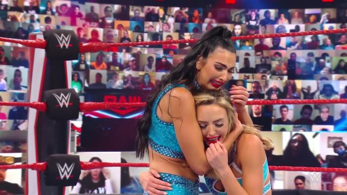 The IIconics son obligadas a separarse en Monday Night RAW