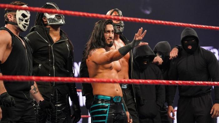 Mustafa Ali se une a RETRIBUTION en Monday Night RAW