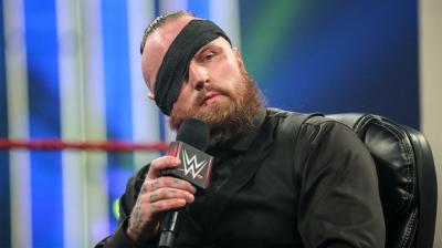 Aleister Black: 'Roman Reigns no está interpretando ningún gimmick en WWE'