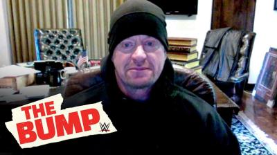 The Undertaker sorprende a una pareja de fans en WWE The Bump