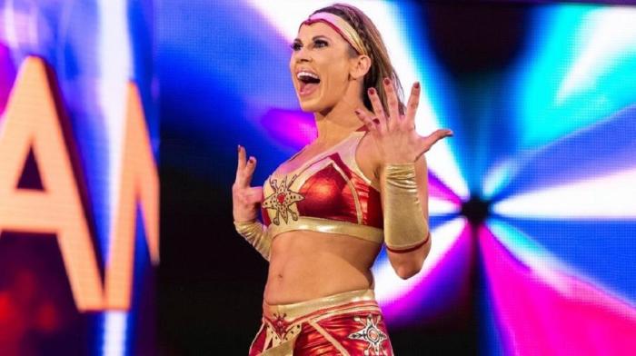 Mickie James revela que se fracturó la nariz en Monday Night RAW